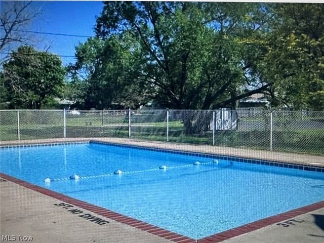 8557 N Akins Road 103, North Royalton, OH 44133