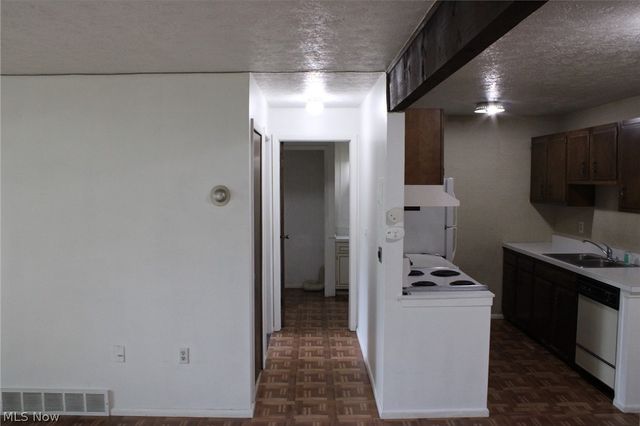 8557 N Akins Road 103, North Royalton, OH 44133