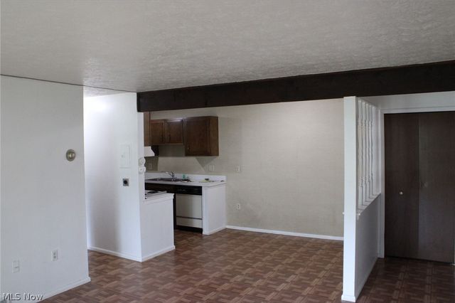 8557 N Akins Road 103, North Royalton, OH 44133