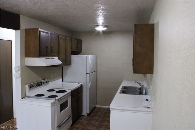 8557 N Akins Road 103, North Royalton, OH 44133