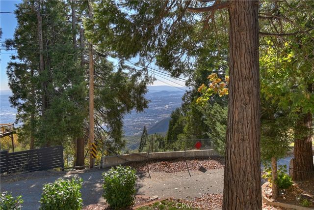 26650 Blackfoot Trail E, Rimforest, CA 92378