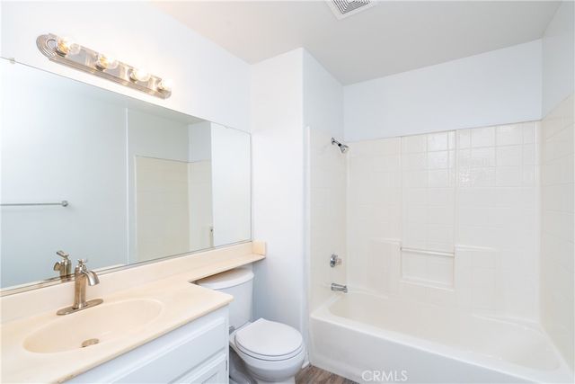 11410 Brookshire 319, Downey, CA 90241