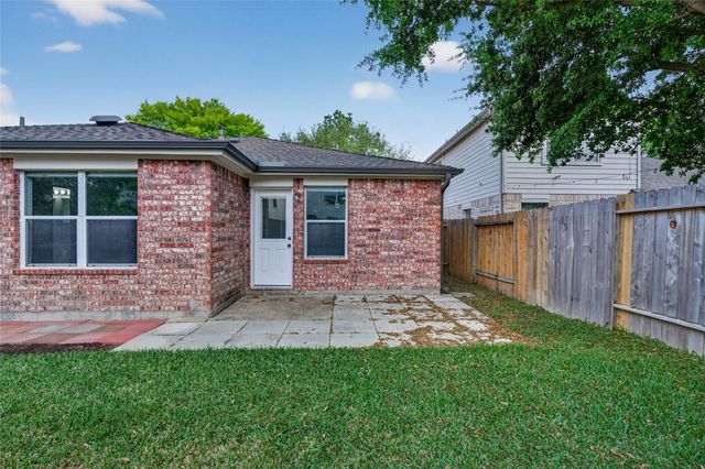 17331 Stone Peaks Drive, Houston, TX 77095