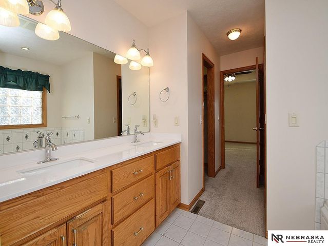 1250 Glenwood Court, Fremont, NE 68025