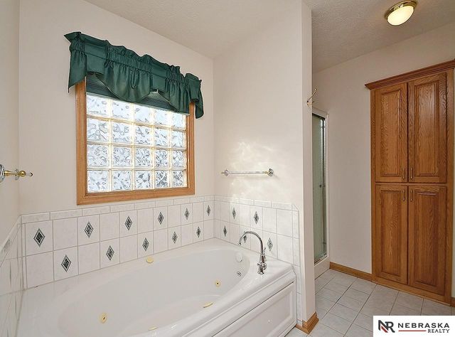 1250 Glenwood Court, Fremont, NE 68025