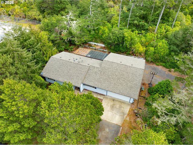 87803 Sandrift St, Florence, OR 97439