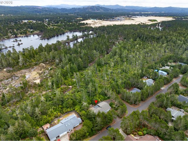 87803 Sandrift St, Florence, OR 97439