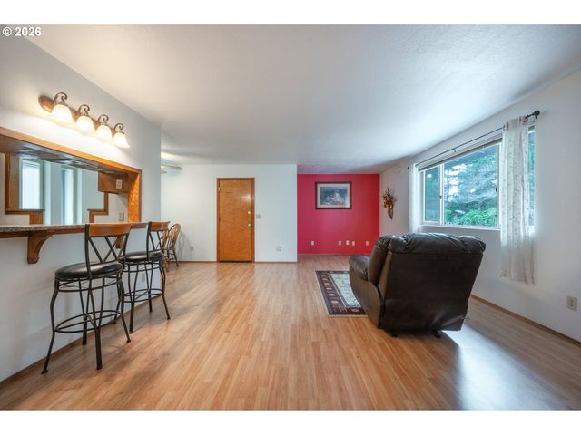 87803 Sandrift St, Florence, OR 97439