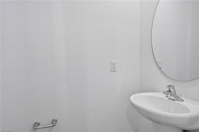 4010 Meredith Woods Lane, Winston-salem, NC 27107