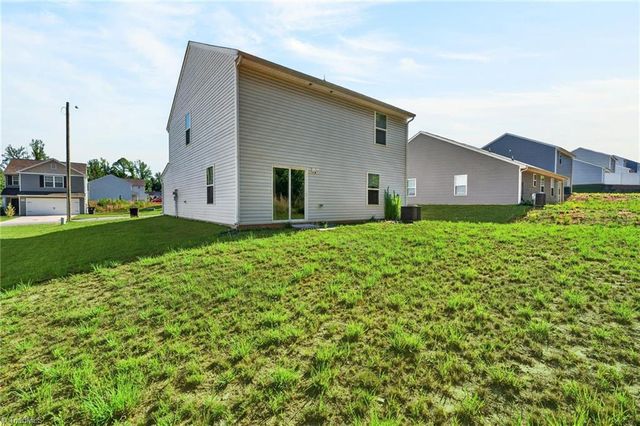 4010 Meredith Woods Lane, Winston-salem, NC 27107