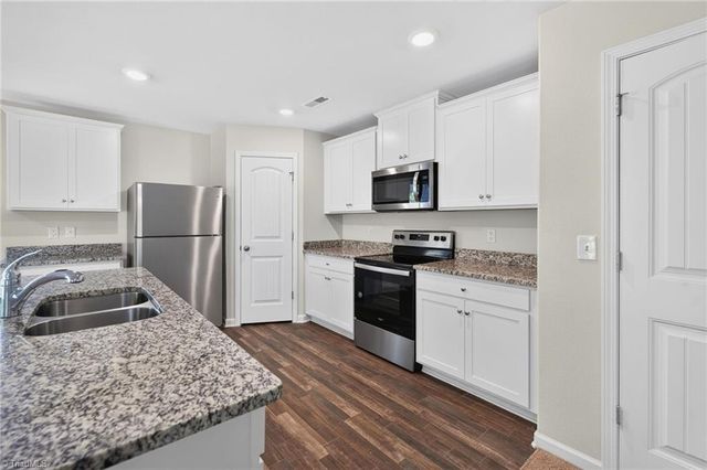 4010 Meredith Woods Lane, Winston-salem, NC 27107