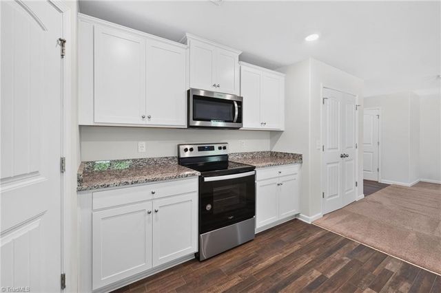 4010 Meredith Woods Lane, Winston-salem, NC 27107