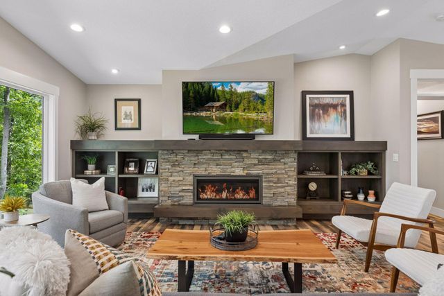 280 Cove Road, Hudson, WI 54016