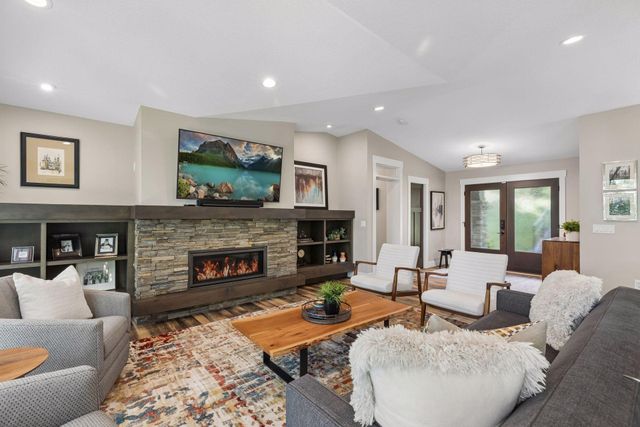 280 Cove Road, Hudson, WI 54016