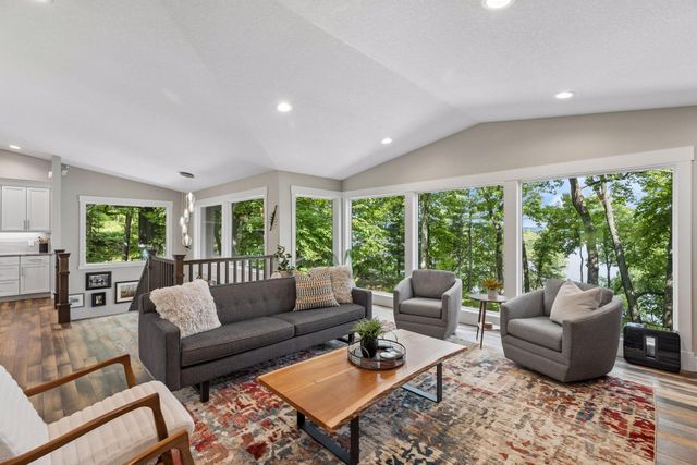280 Cove Road, Hudson, WI 54016