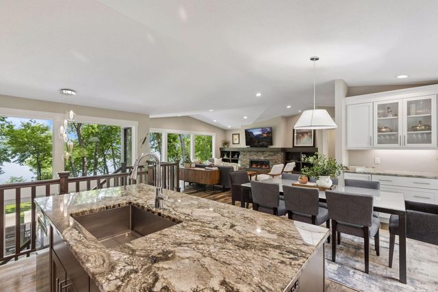 280 Cove Road, Hudson, WI 54016