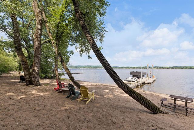 280 Cove Road, Hudson, WI 54016
