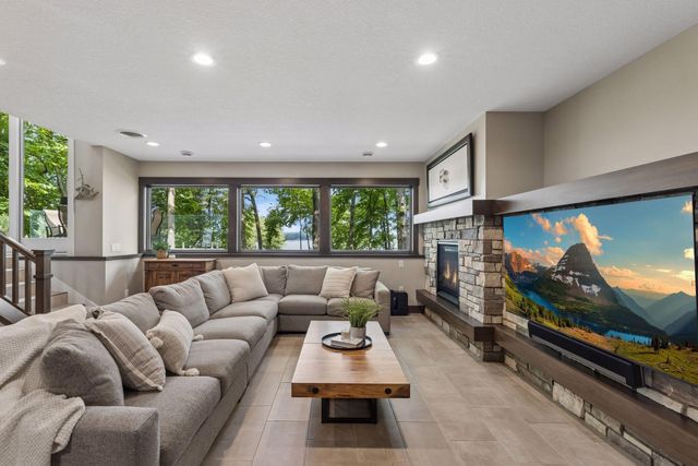 280 Cove Road, Hudson, WI 54016