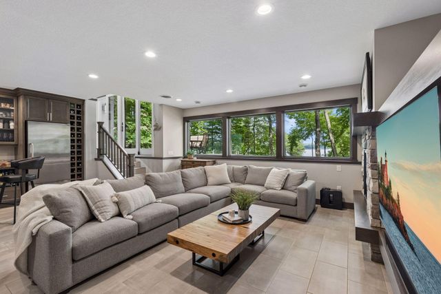 280 Cove Road, Hudson, WI 54016