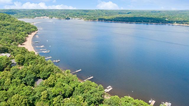 280 Cove Road, Hudson, WI 54016