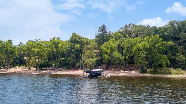 280 Cove Road, Hudson, WI 54016