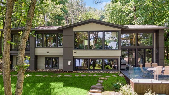 280 Cove Road, Hudson, WI 54016