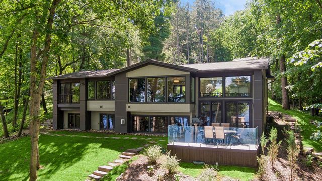 280 Cove Road, Hudson, WI 54016