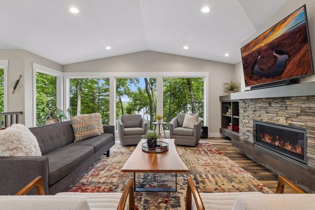 280 Cove Road, Hudson, WI 54016