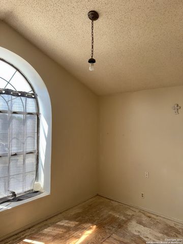 9323 Valley Hedge, San Antonio, TX 78250