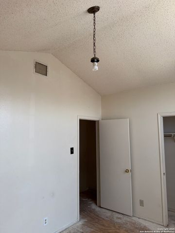 9323 Valley Hedge, San Antonio, TX 78250