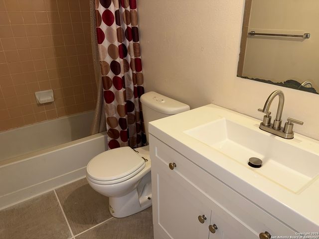 9323 Valley Hedge, San Antonio, TX 78250
