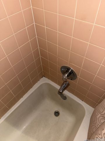 9323 Valley Hedge, San Antonio, TX 78250