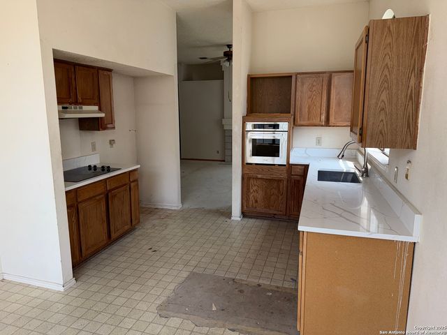 9323 Valley Hedge, San Antonio, TX 78250