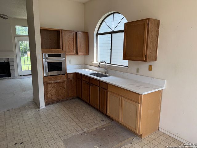 9323 Valley Hedge, San Antonio, TX 78250