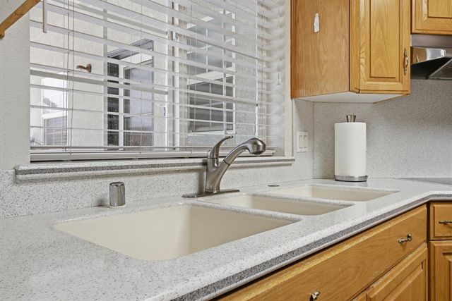 760 Hollow Way, Dinuba, CA 93618