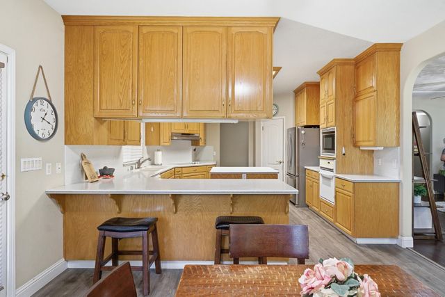 760 Hollow Way, Dinuba, CA 93618