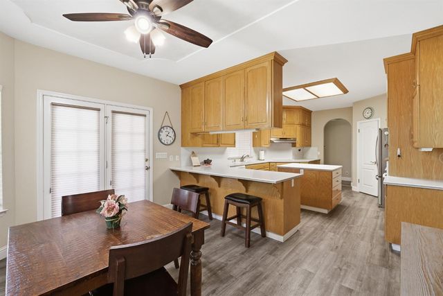 760 Hollow Way, Dinuba, CA 93618