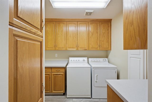 760 Hollow Way, Dinuba, CA 93618