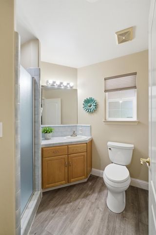 760 Hollow Way, Dinuba, CA 93618