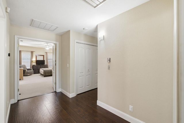 760 Hollow Way, Dinuba, CA 93618