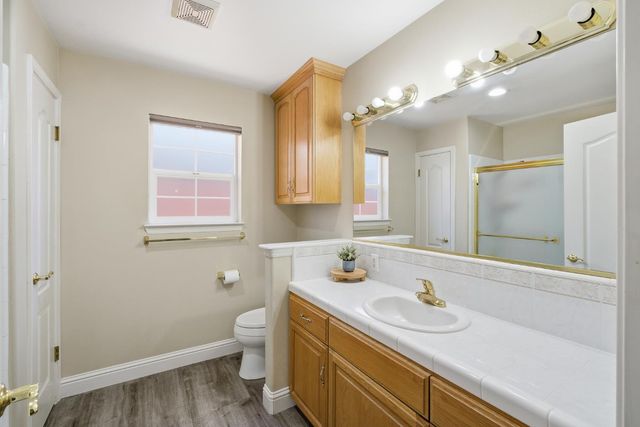 760 Hollow Way, Dinuba, CA 93618