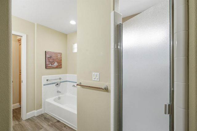 760 Hollow Way, Dinuba, CA 93618