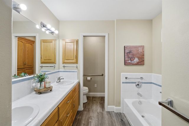 760 Hollow Way, Dinuba, CA 93618