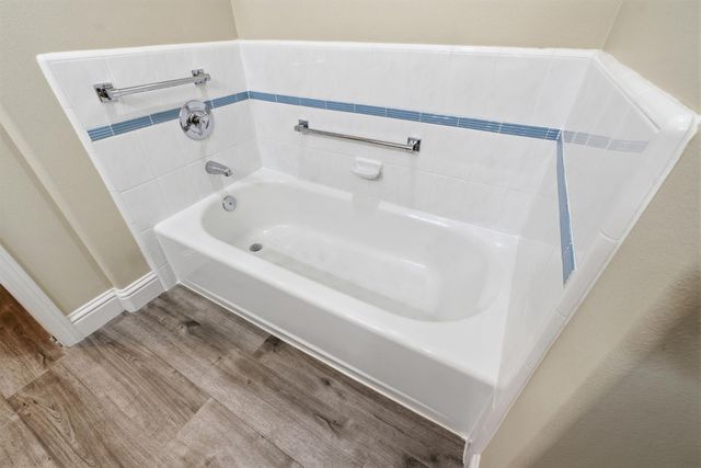 760 Hollow Way, Dinuba, CA 93618