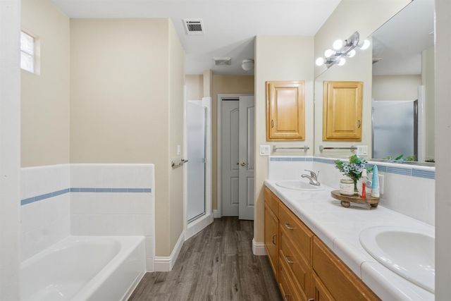 760 Hollow Way, Dinuba, CA 93618