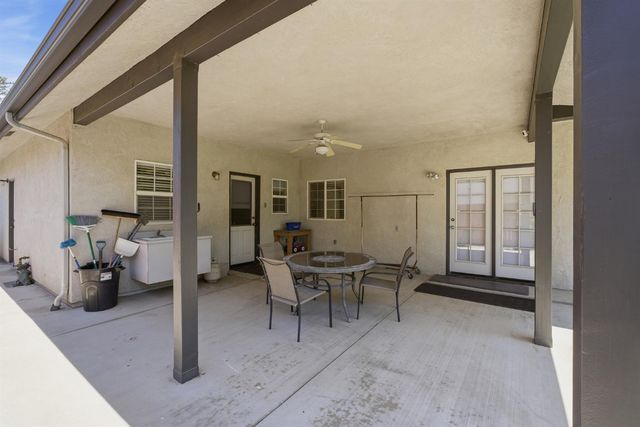 760 Hollow Way, Dinuba, CA 93618