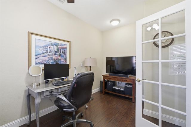 760 Hollow Way, Dinuba, CA 93618