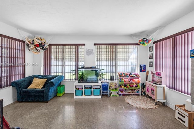 2221 Alcazar Dr, Miramar, FL 33023