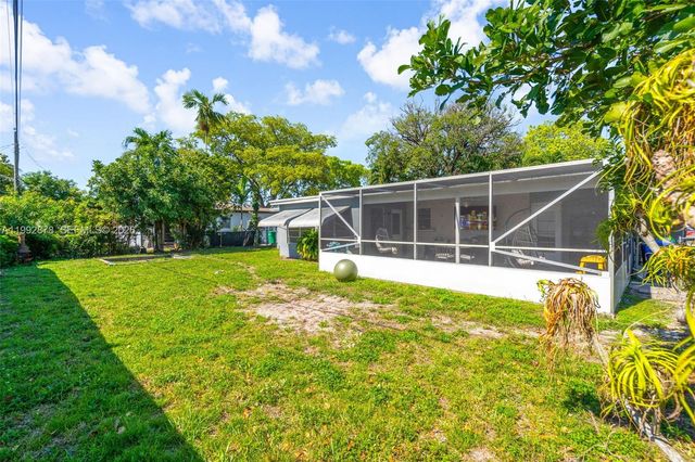 2221 Alcazar Dr, Miramar, FL 33023