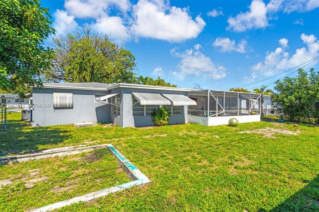 2221 Alcazar Dr, Miramar, FL 33023